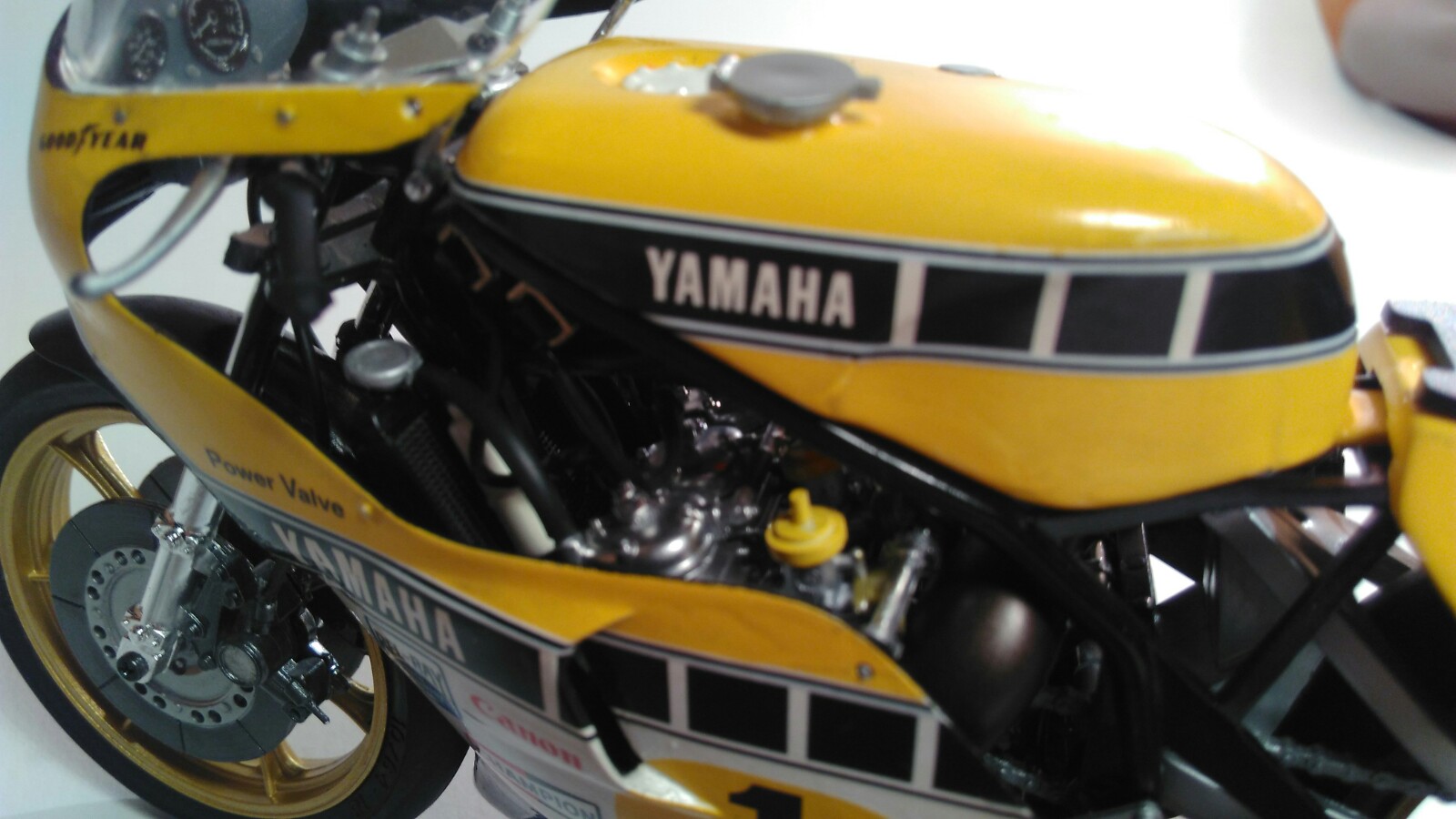 Yamaha YZR 500 - Page 3 1AJee