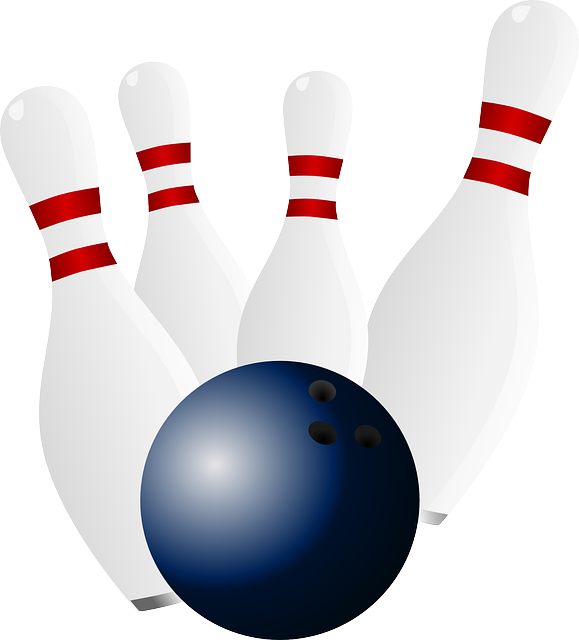 Une boule et des quilles du jeu de bowling