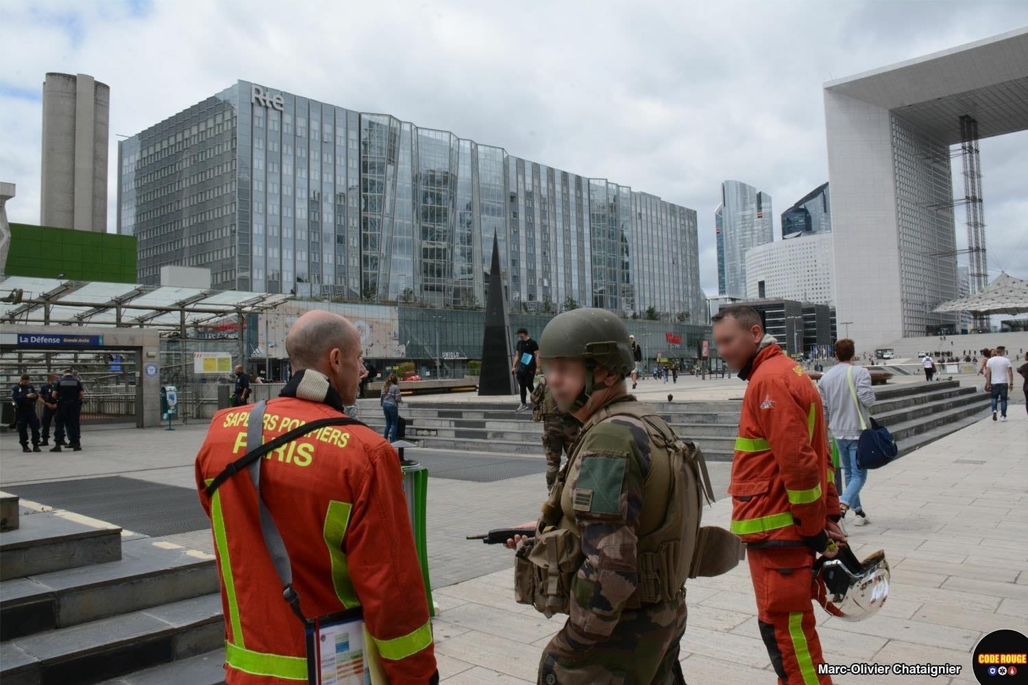 Scène issue du reportage à La Défense