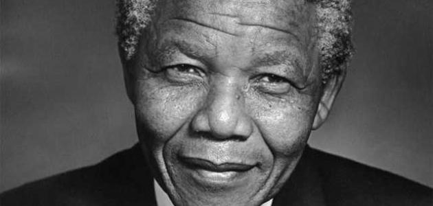 عبر صوت الشعب: “نيلسون مانديلا” ثورة على العنصرية.. سجينًا ورئيسًا