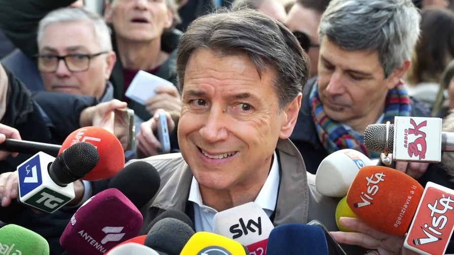 Le Sénateur Albert Parsent (USD-AP) répondant aux questions des journalistes à la suite de la publication des jugements rendus par le Conseil de la Justice Fédérale, à Columbia, le 22 octobre 2019. Le Sénateur Albert Parsent (USD-AP) répondant aux questions des journalistes à la suite de la publication des jugements rendus par le Conseil de la Justice Fédérale, à Columbia, le 22 octobre 2019.