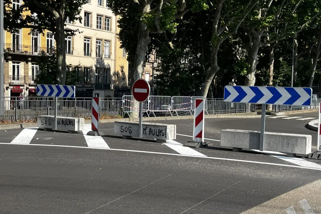 En sortant du parking Saint-Jean