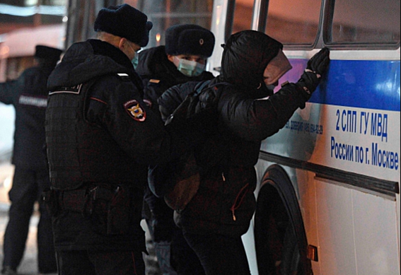 Arrestations de masse dans l'Empire