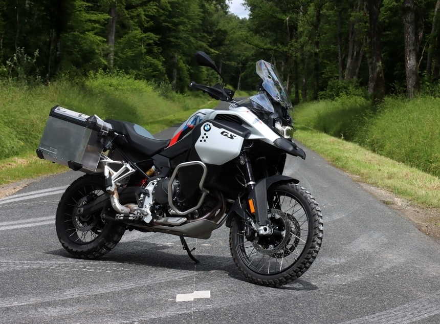 La BMW F 900 GS Adventure est-elle une vraie BMW ?