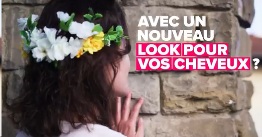 Femme portant une couronne de fleurs