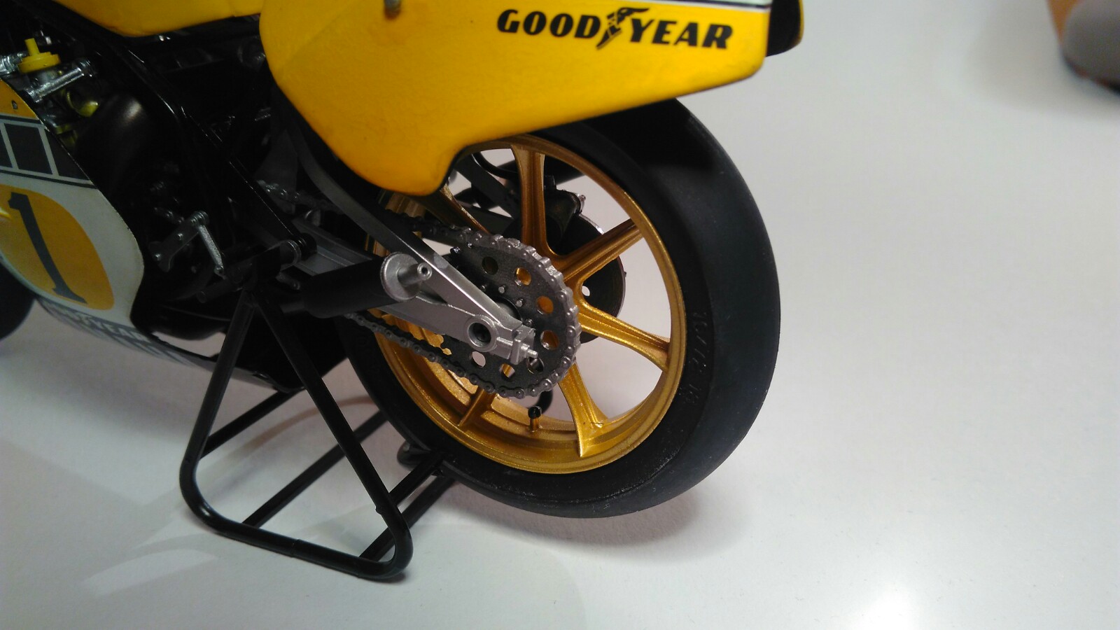 Yamaha YZR 500 - Page 3 5xJNy