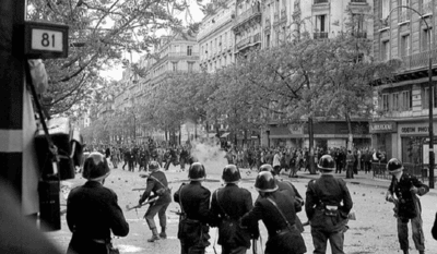 La première révolution et la répression monarchique dans les rues de Stevograd La première révolution et la répression monarchique dans les rues de Stevograd