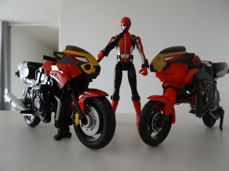 Comparatif Cheeda Nick (Go-Busters) : Bandai Vs Hasbro 8jvEb