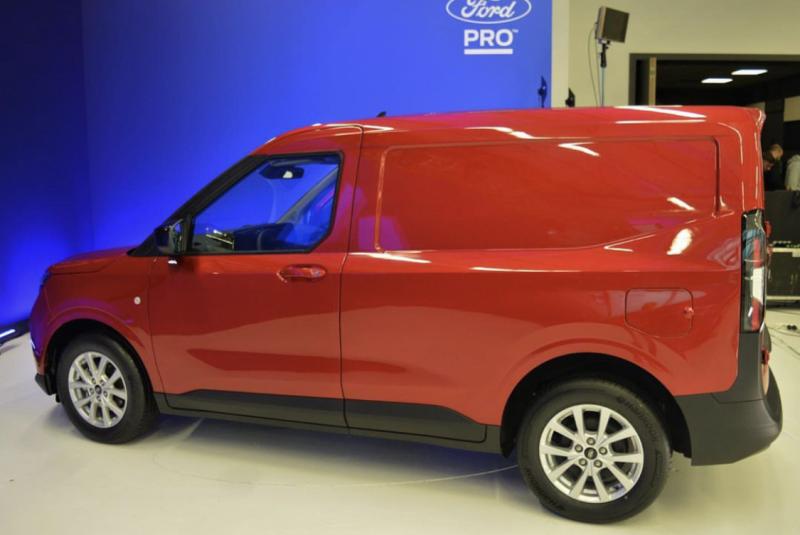 2023 - [Ford] Tourneo/Transit Courier  8vgdx2