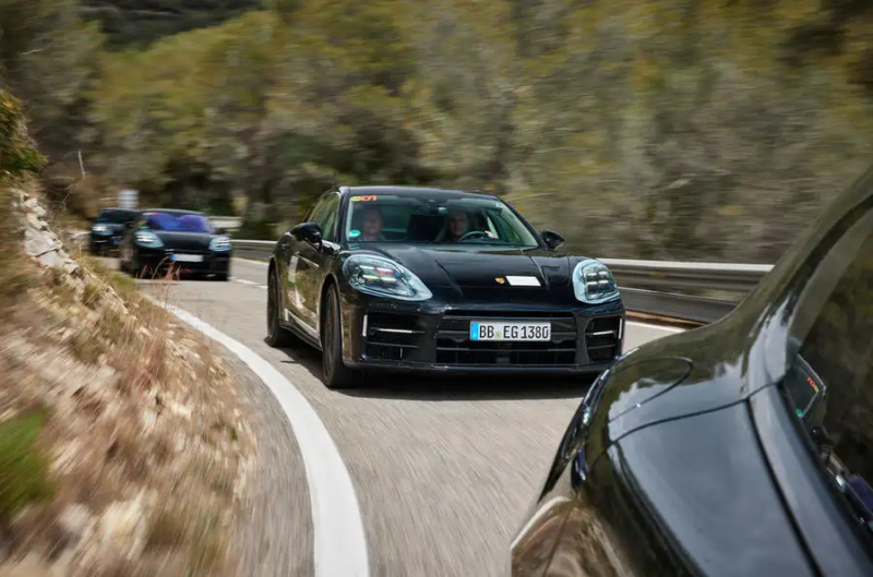 2023 - [Porsche] Panamera III - Page 2 8yb2r5
