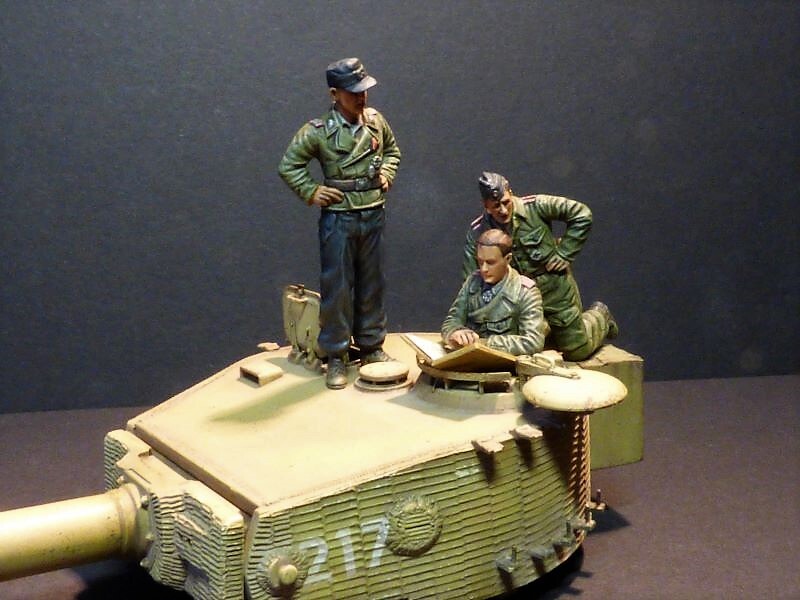 " Quoi de neuf à l'Est "   Tigre 1 " mid production "  TAMIYA 1/35 ème - Page 19 Aebzee