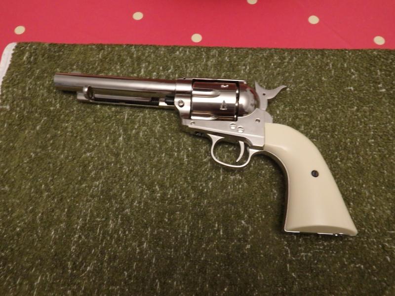 Réception de mon Colt SAA.45  Umarex nickel. Hyew0x