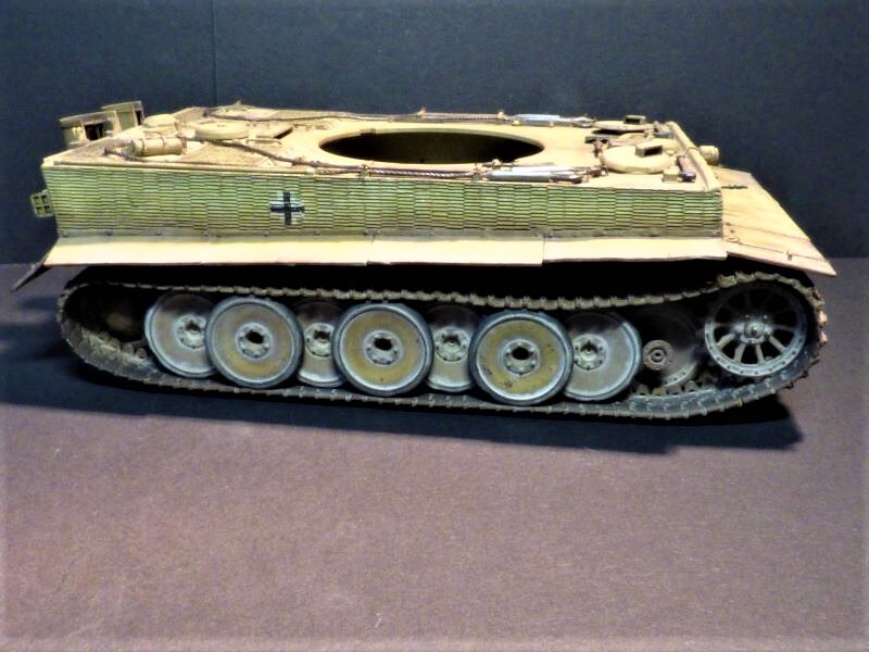 " Quoi de neuf à l'Est "   Tigre 1 " mid production "  TAMIYA 1/35 ème - Page 19 Jso4c8