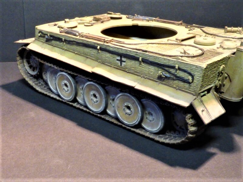 " Quoi de neuf à l'Est "   Tigre 1 " mid production "  TAMIYA 1/35 ème - Page 19 Kg6bsf