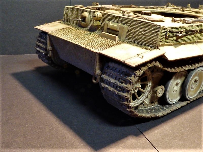 " Quoi de neuf à l'Est "   Tigre 1 " mid production "  TAMIYA 1/35 ème - Page 19 Mblwdx