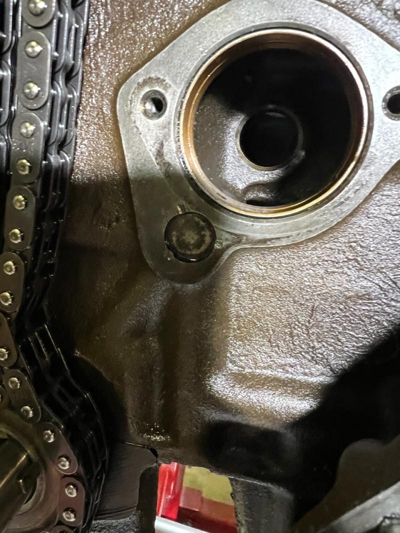 Remplacement de bagues en bronze dans un moteur de Lada Niva Vc3axc