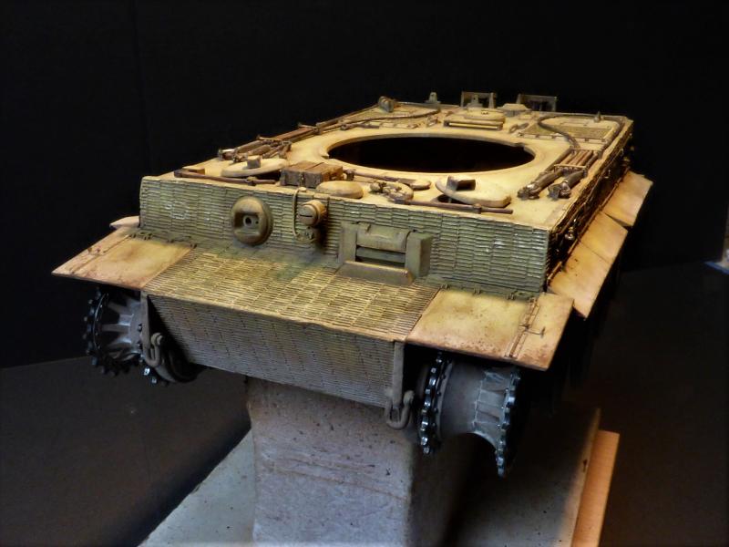 " Quoi de neuf à l'Est "   Tigre 1 " mid production "  TAMIYA 1/35 ème - Page 19 XmO0W