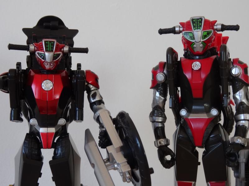Comparatif Cheeda Nick (Go-Busters) : Bandai Vs Hasbro XnRpo