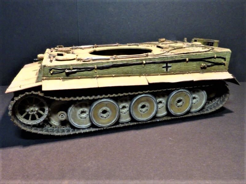 " Quoi de neuf à l'Est "   Tigre 1 " mid production "  TAMIYA 1/35 ème - Page 19 Yxsv8t