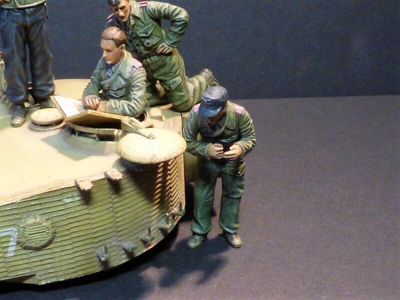 " Quoi de neuf à l'Est "   Tigre 1 " mid production "  TAMIYA 1/35 ème - Page 19 Zhe1vv