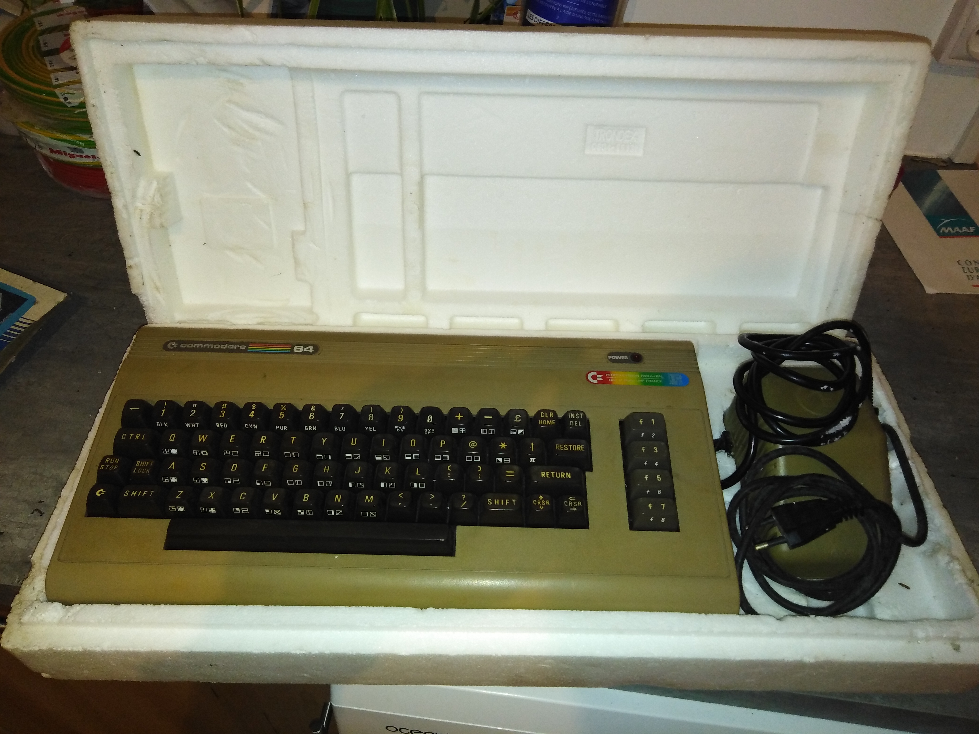 Estimation Commodore 64 et vielles calculatrice TI ? 98Oxy