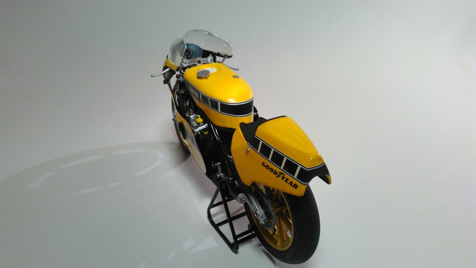 Yamaha YZR 500 - Page 3 Awx3g