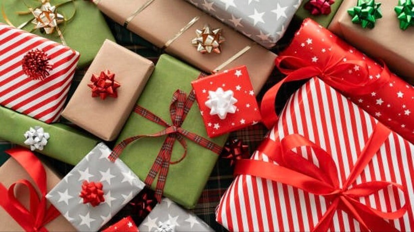 Des cadeaux de Noël emballés