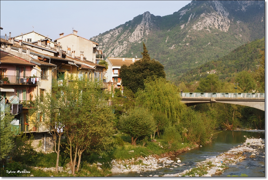 Sur les rives de la Bévéra Globe Trotteuse