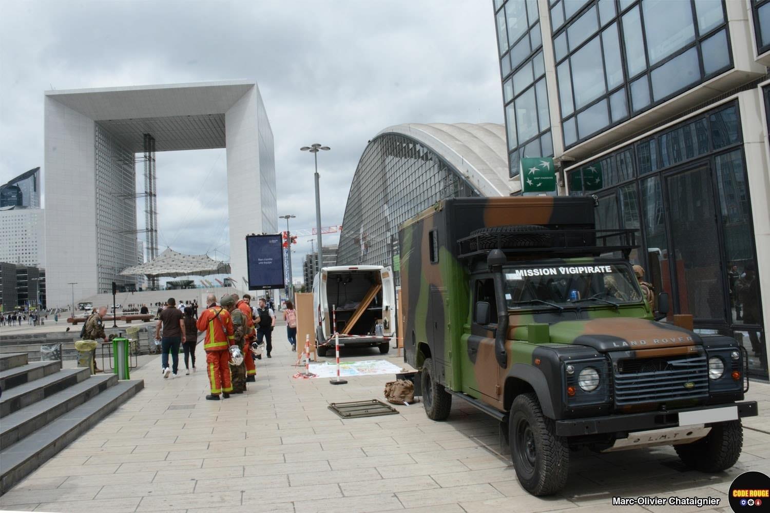 Scène issue du reportage à La Défense