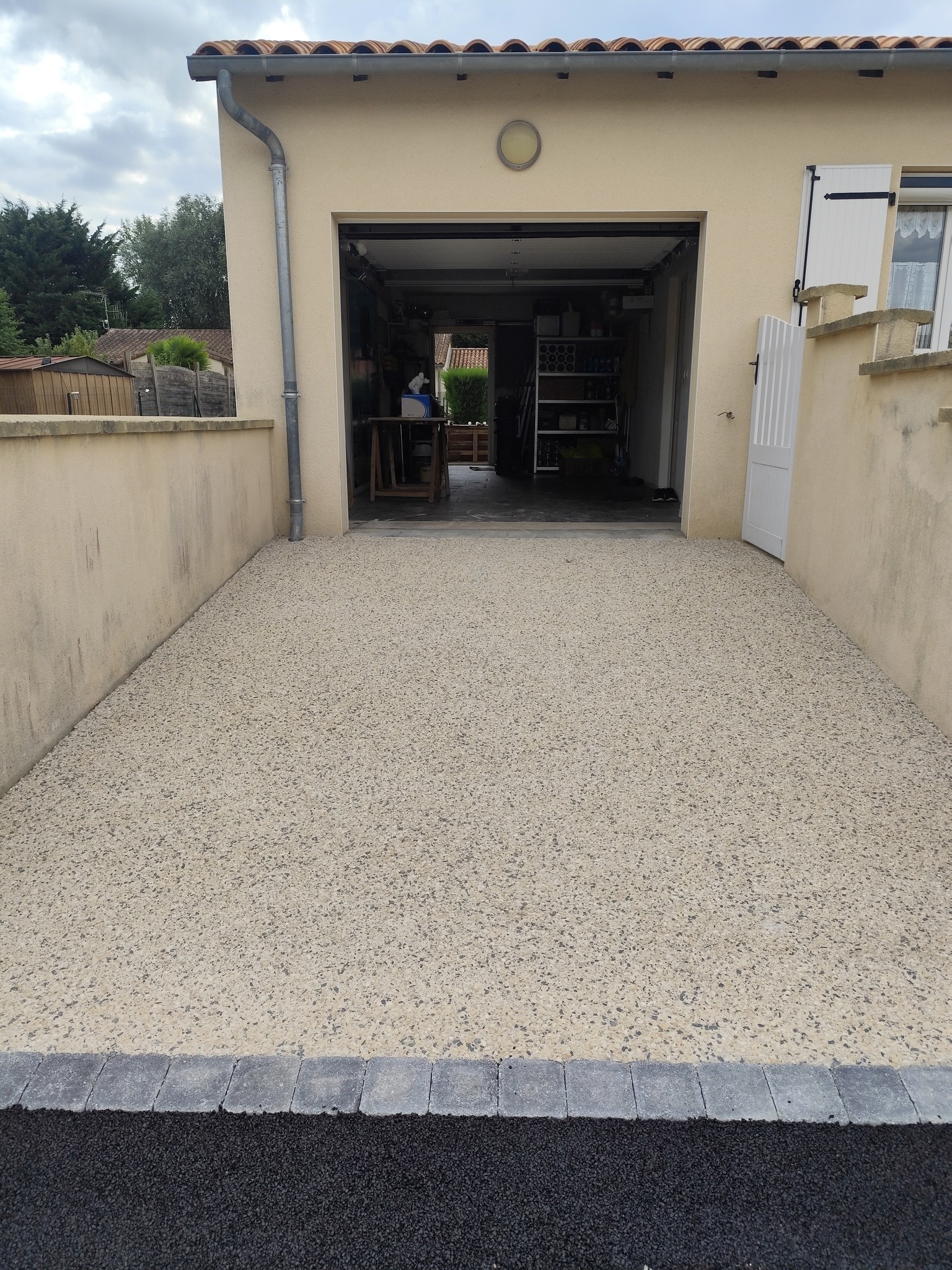 Entrée de garage en béton désactivé - Après