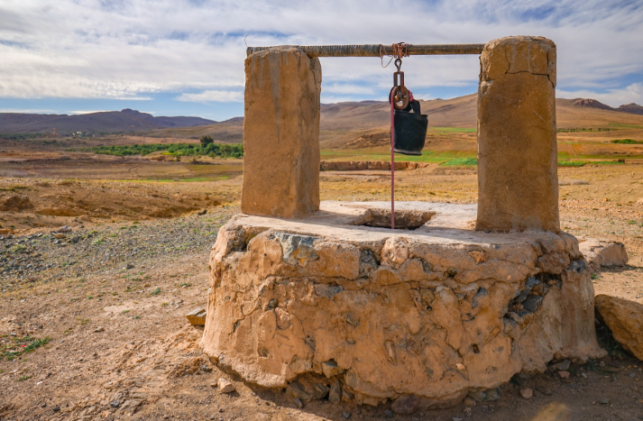 Puit de la région d'Ilfiku, converti en puit d'énergie afin de fournir une électricité peu chère et locale sans être raccordé au système national.