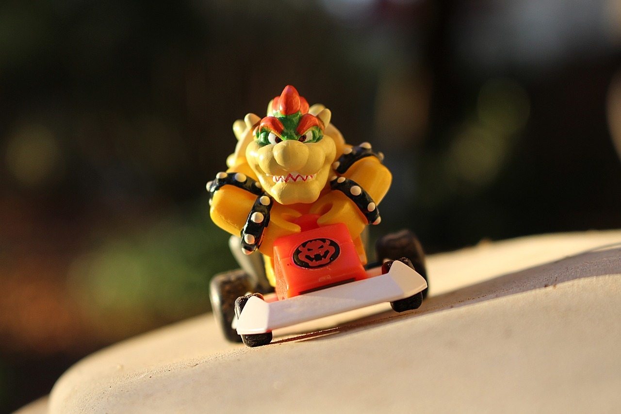 Figurine de Bowser en voiture de karting