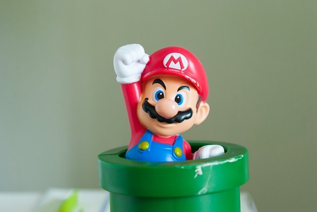 Figurine de Mario qui sort d’un tunnel