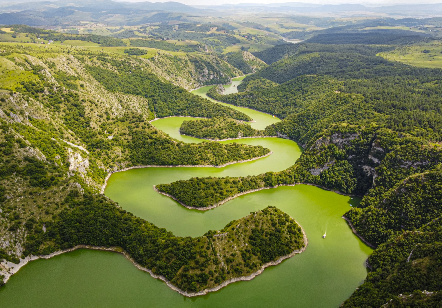 paysage reserve naturelle uvac en serbie