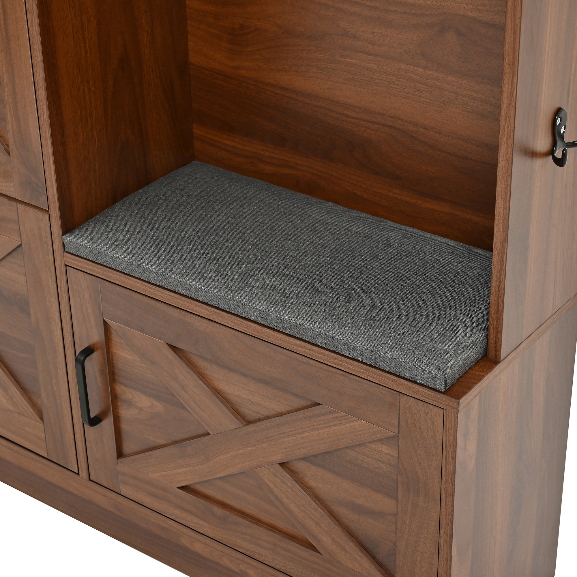 Banquette rembourrée avec rangement fermé sous l'assise