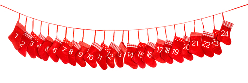 chaussettes de Noël numérotées et accrochées sur un fil
