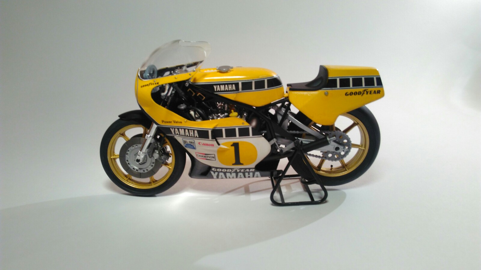 Yamaha YZR 500 - Page 3 V0E8A