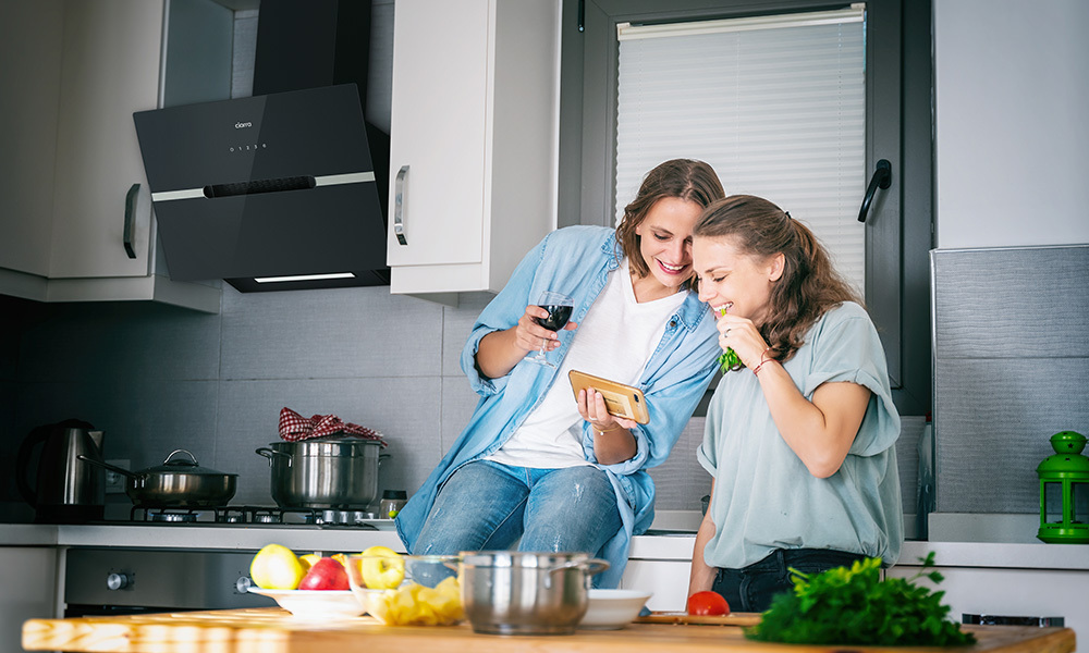 CIARRA Hotte Inclinee Tactile 60cm 650m/h Classe A++ Filtre Actif 4 Vitesses Recyclage Ou Evacuation - Verre Noir - CD6736FB 11 hotte aspirante tactile a++